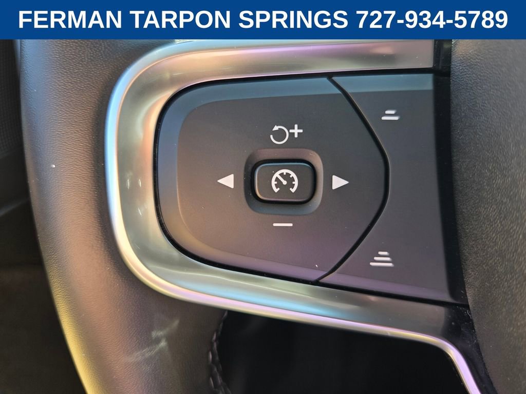 Certified 2025 Volvo XC40 B5 Core image 31