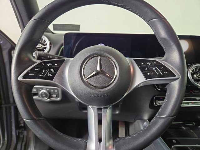 Used 2025 Mercedes-Benz GLB 250 4MATIC image 21