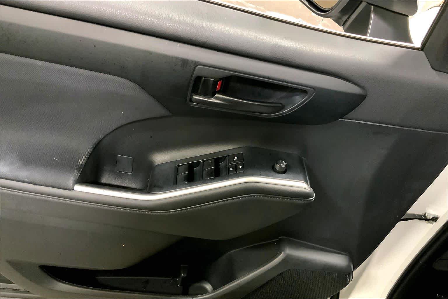 Used 2023 Toyota Highlander LE FWD image 36