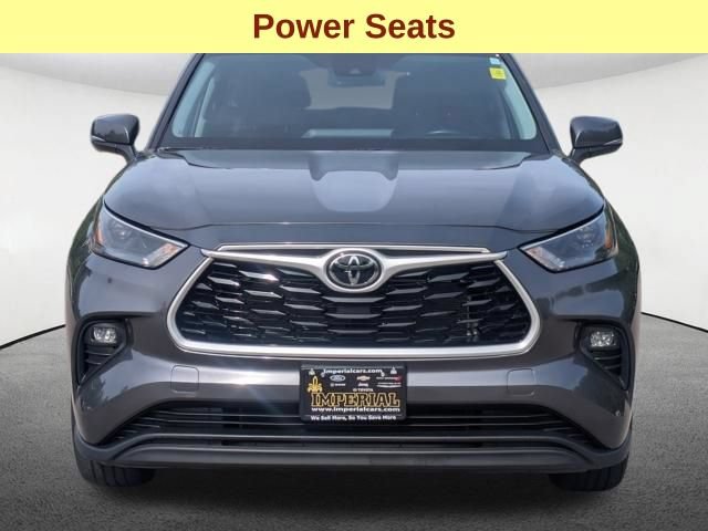Used 2023 Toyota Highlander XLE AWD/4WD image 11