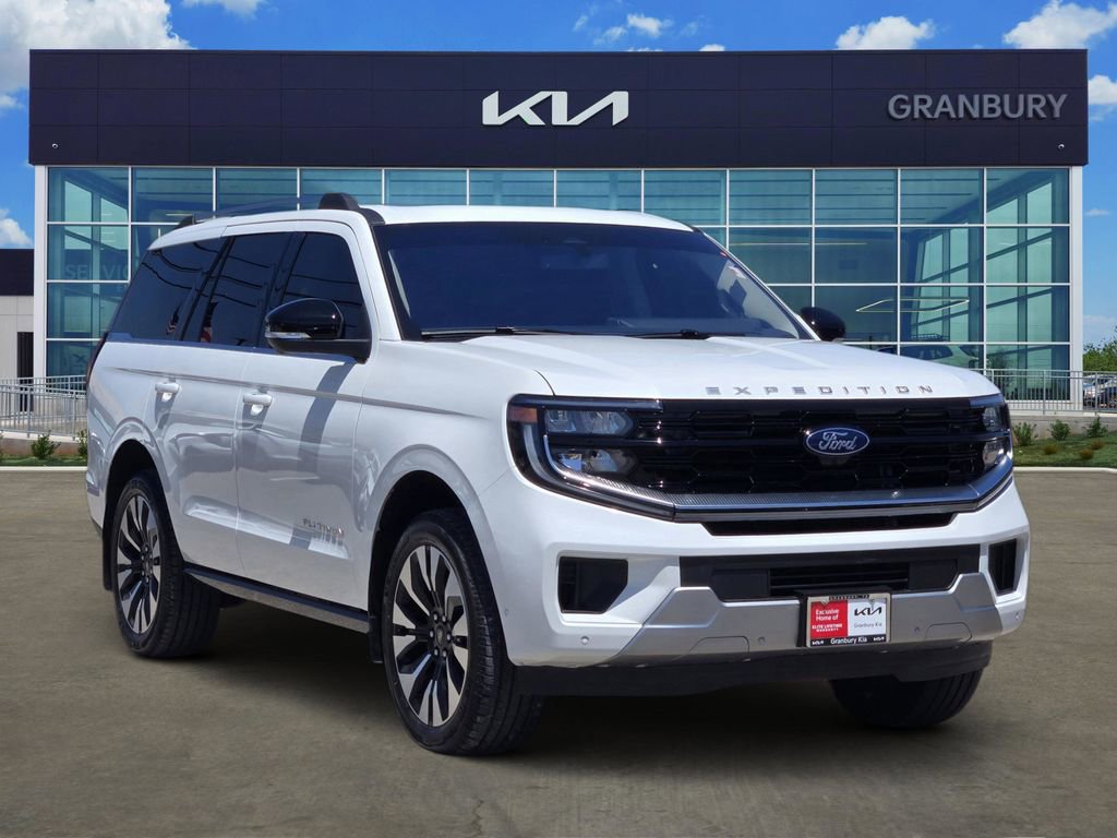 Used 2025 Ford Expedition Platinum w/ Driver's Package AWD/4WD image 3