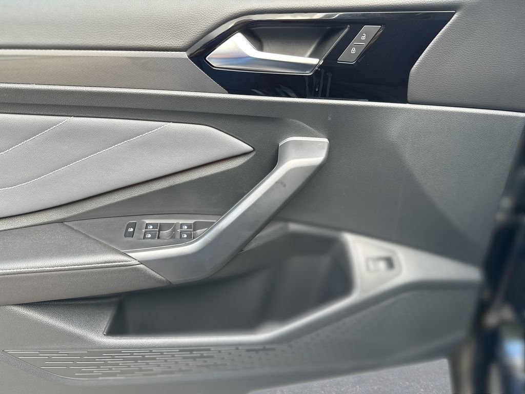 Used 2025 Volkswagen Jetta SEL image 15