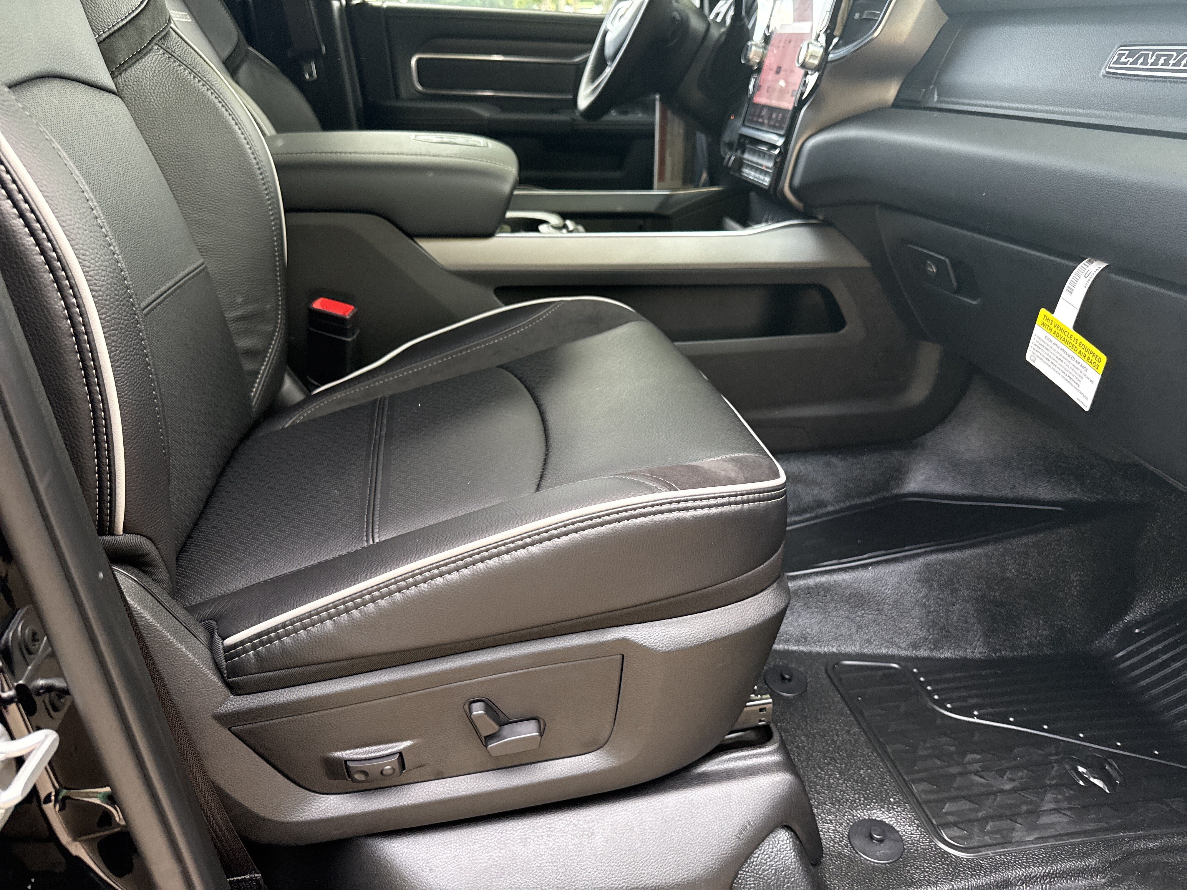 New 2026 RAM 5500 4x4 Crew Cab w/ Laramie Trim Package image 15