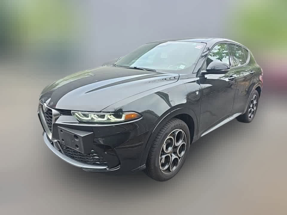 Used 2024 Alfa Romeo Tonale Ti w/ Premium Interior Package AWD/4WD image 3