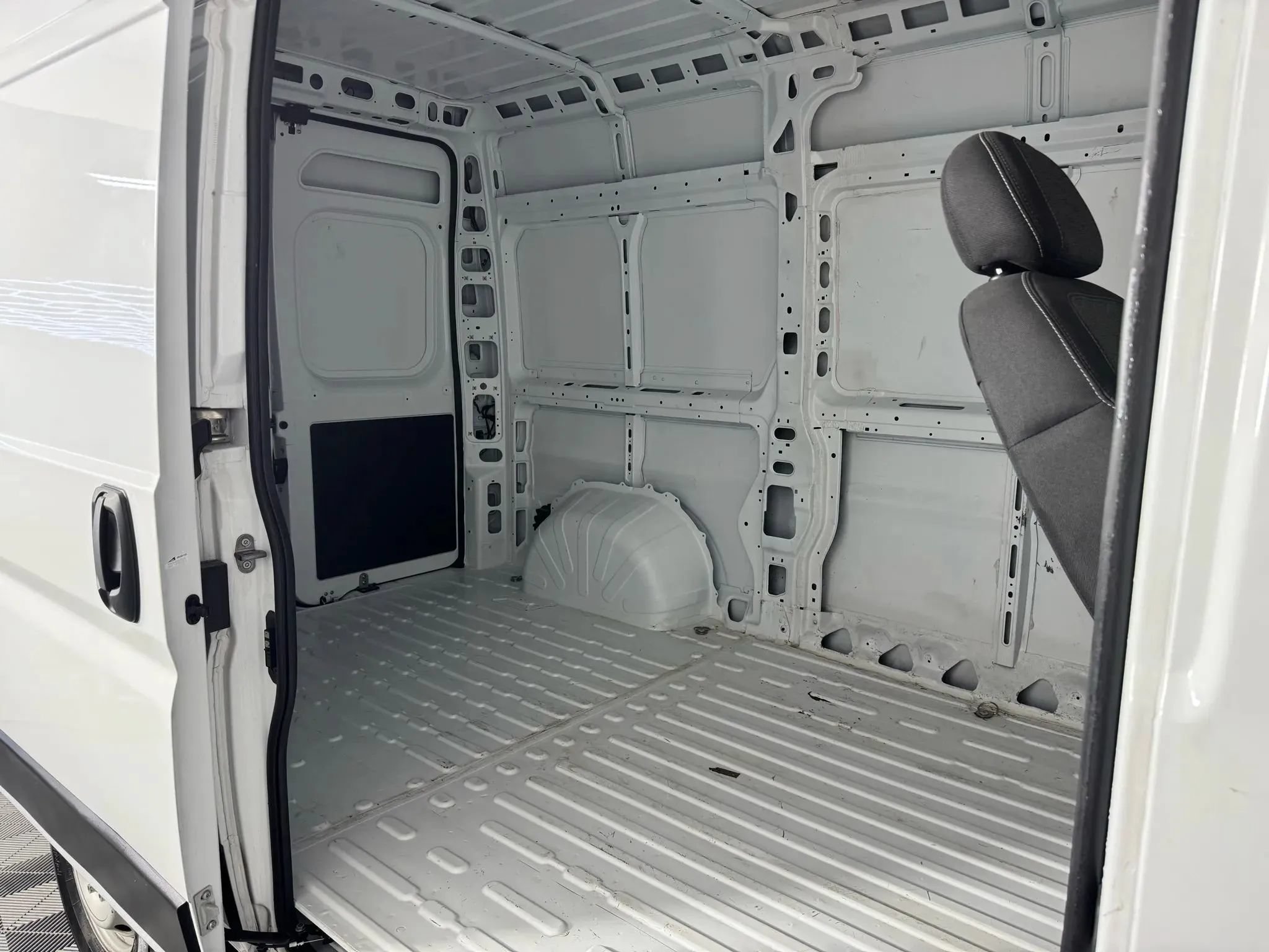 Used 2024 RAM ProMaster 1500 w/ Convenience Group FWD image 29