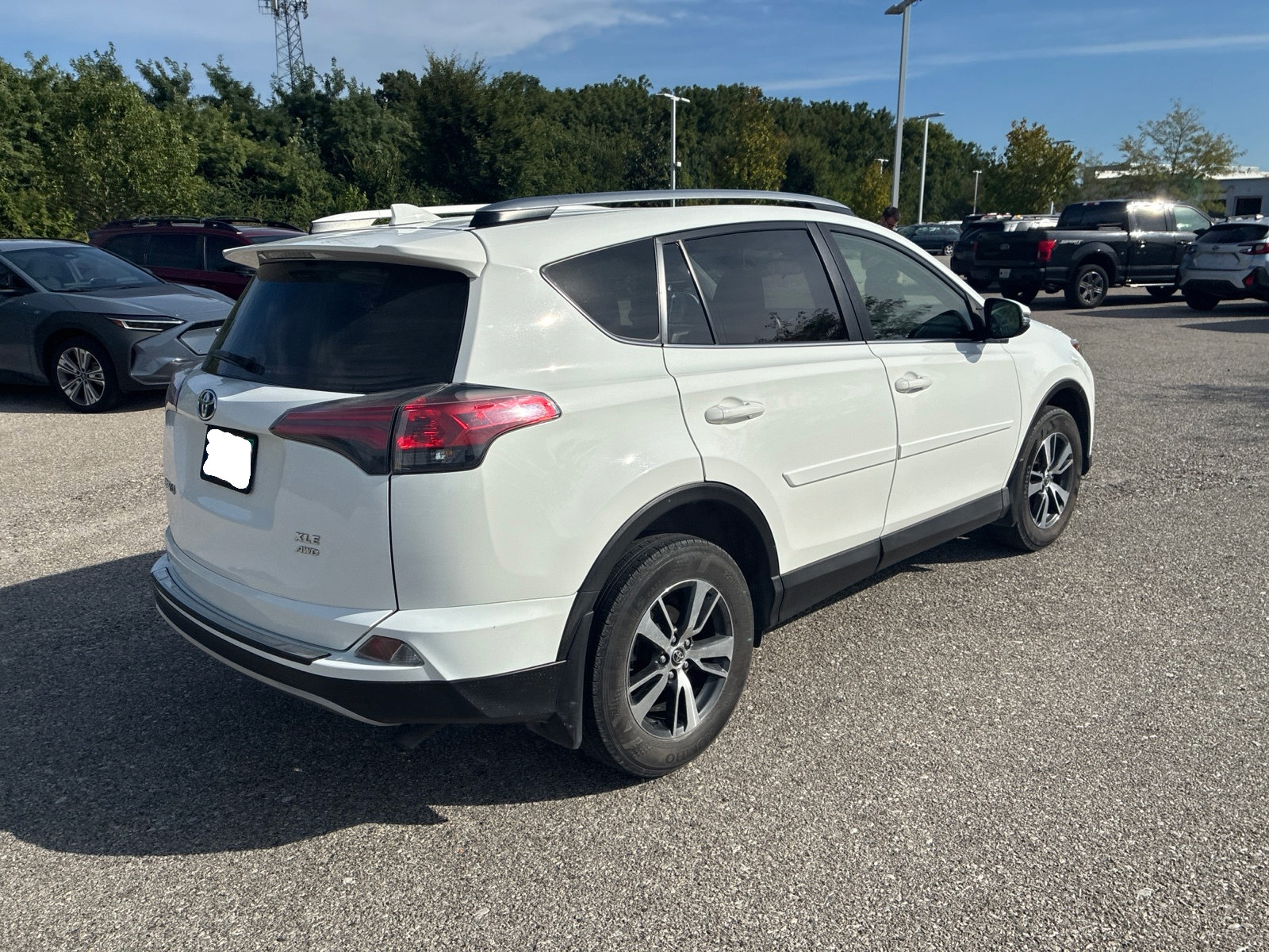 Used 2018 Toyota RAV4 XLE AWD/4WD image 17