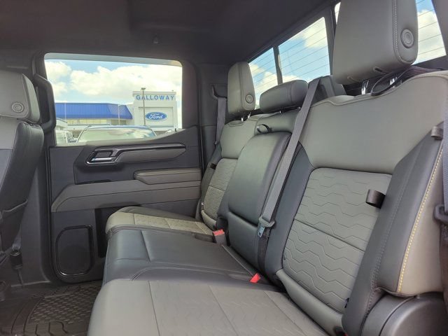 Used 2023 Chevrolet Silverado 1500 ZR2 w/ Technology Package AWD/4WD image 17