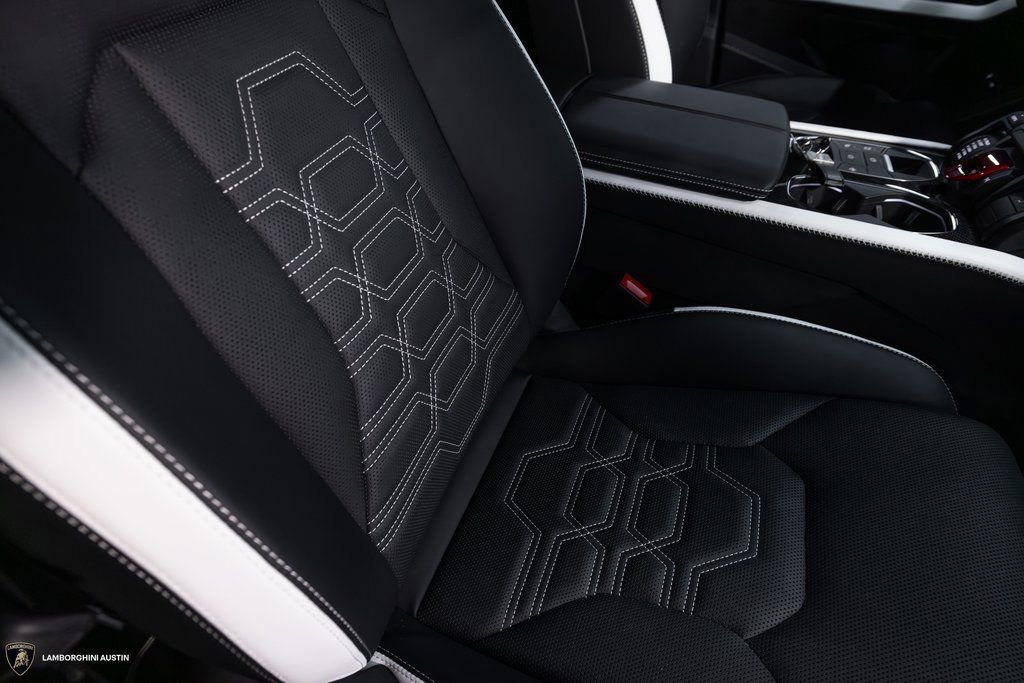 Used 2025 Lamborghini Urus Performante AWD/4WD image 57