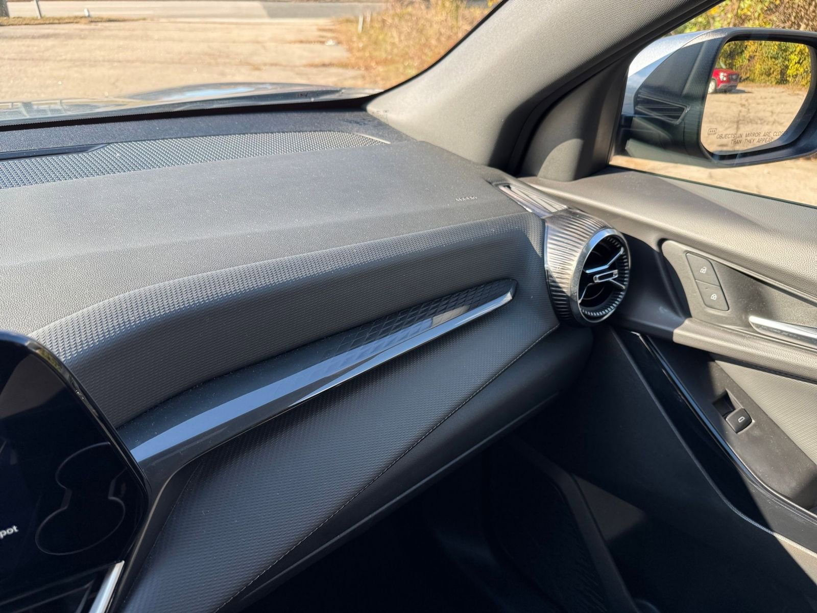 Used 2025 Chevrolet Equinox LT image 34