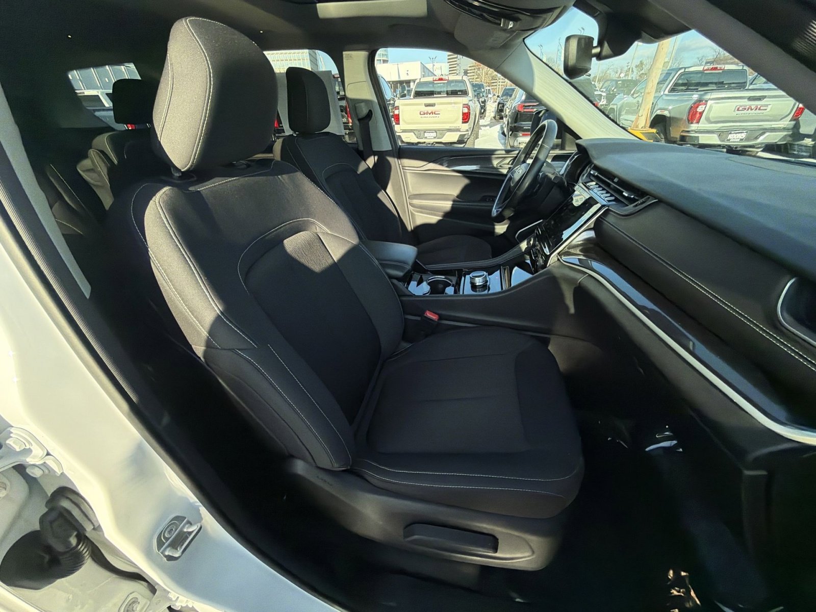 Used 2021 Jeep Grand Cherokee L Laredo w/ Luxury Tech Group I image 26