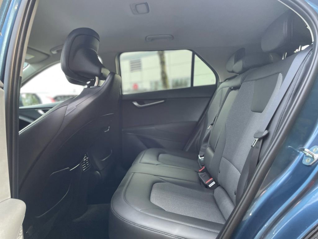 Used 2025 Kia Niro EX image 18