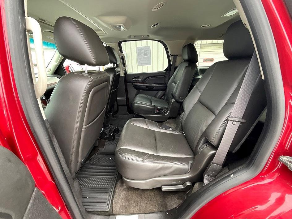 Used 2014 Cadillac Escalade Luxury image 30