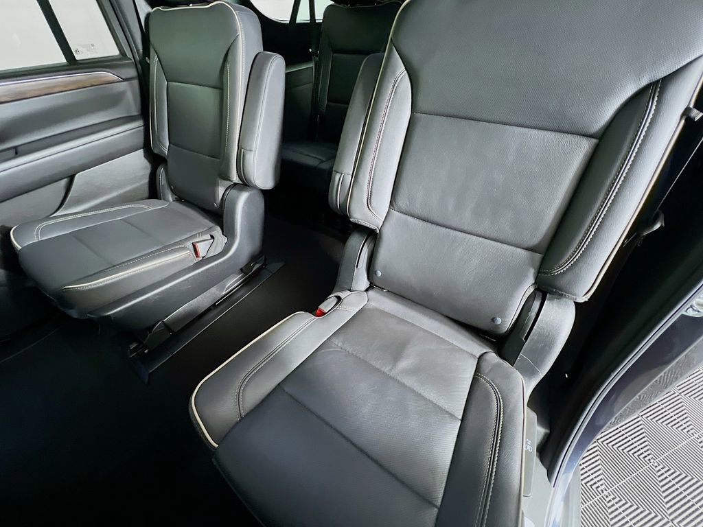 Used 2023 Chevrolet Suburban Premier image 25