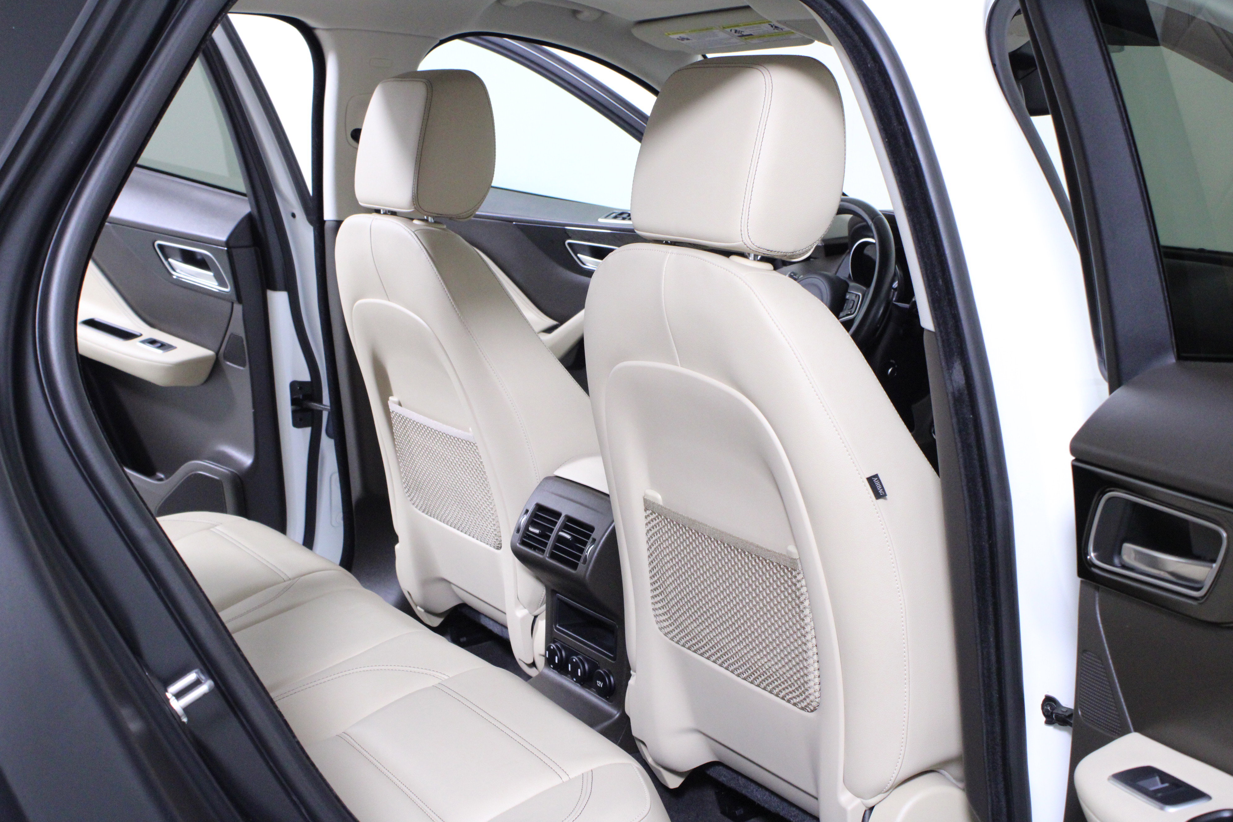 Used 2017 Jaguar F-PACE Prestige image 14