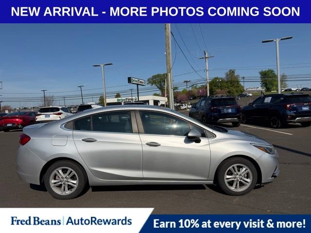 Used 2018 Chevrolet Cruze LT w/ Convenience Package FWD image 8
