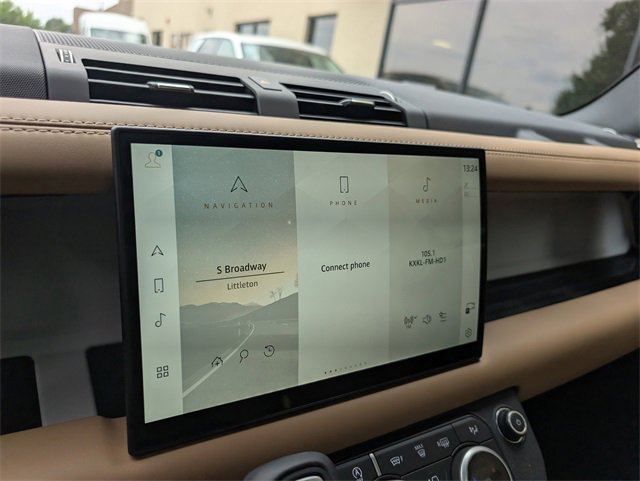 New 2025 Land Rover Defender 130 X-Dynamic SE image 9