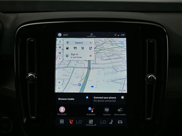Used 2023 Volvo XC40 B4 Plus w/ Driver Assist Package FWD image 14