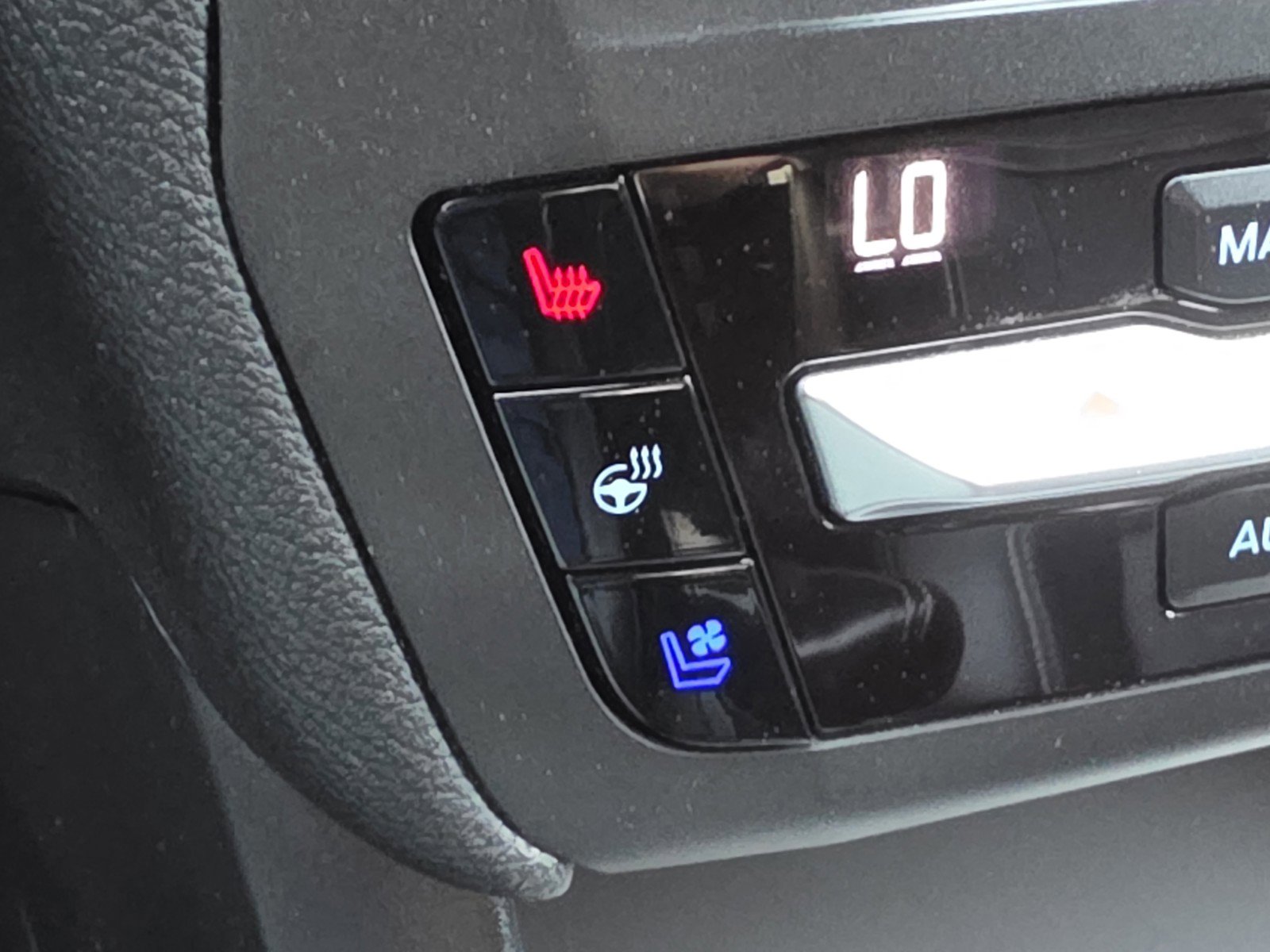 Used 2020 Ford Explorer ST w/ Premium Technology Package image 29