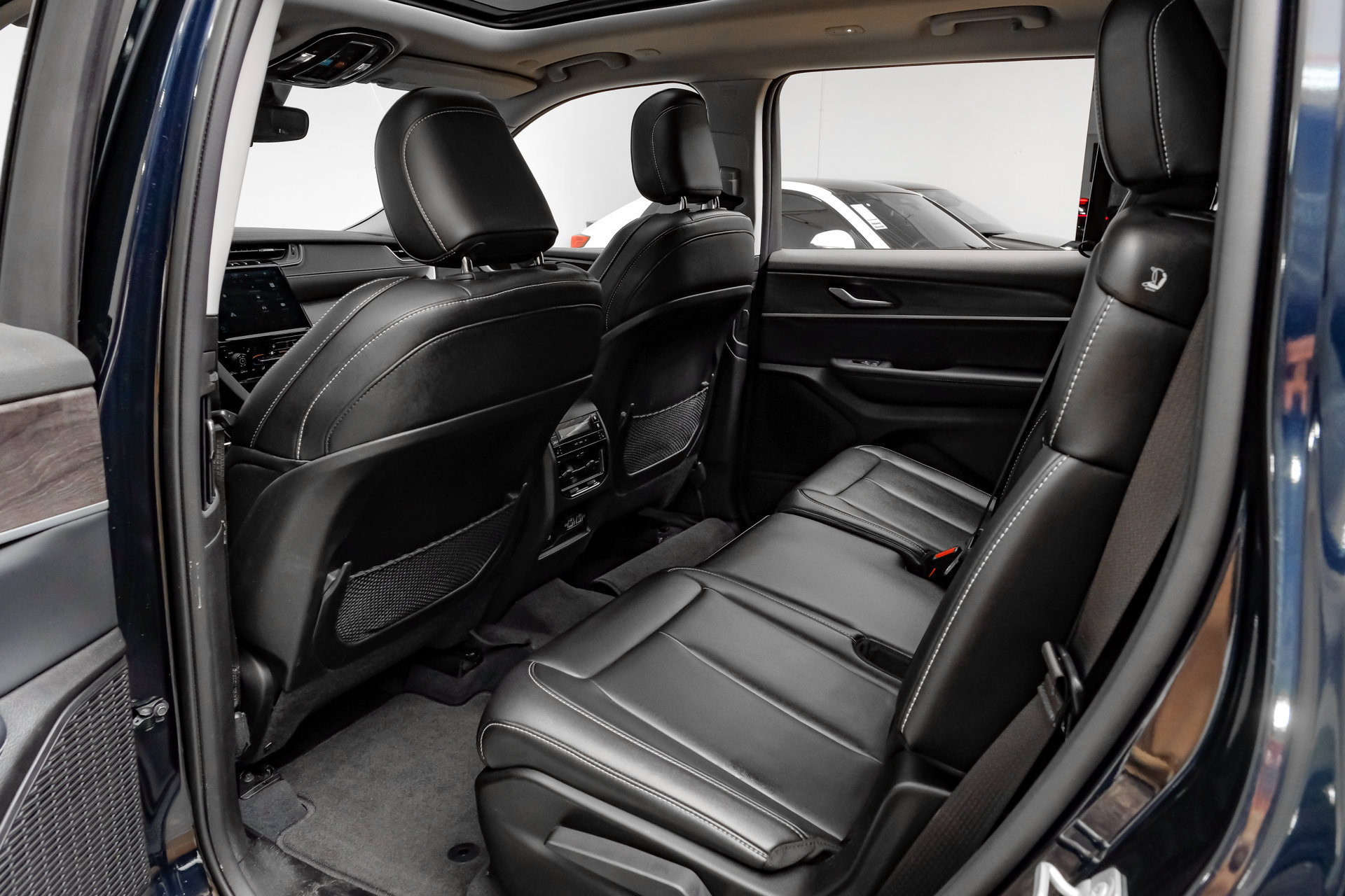 Used 2023 Jeep Grand Cherokee L Limited AWD/4WD image 42