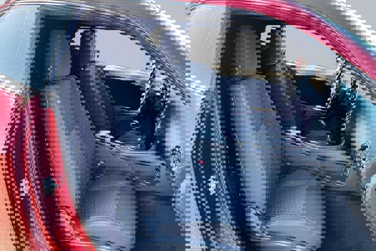 Used 2018 Dodge Challenger SXT w/ Blacktop Package image 7