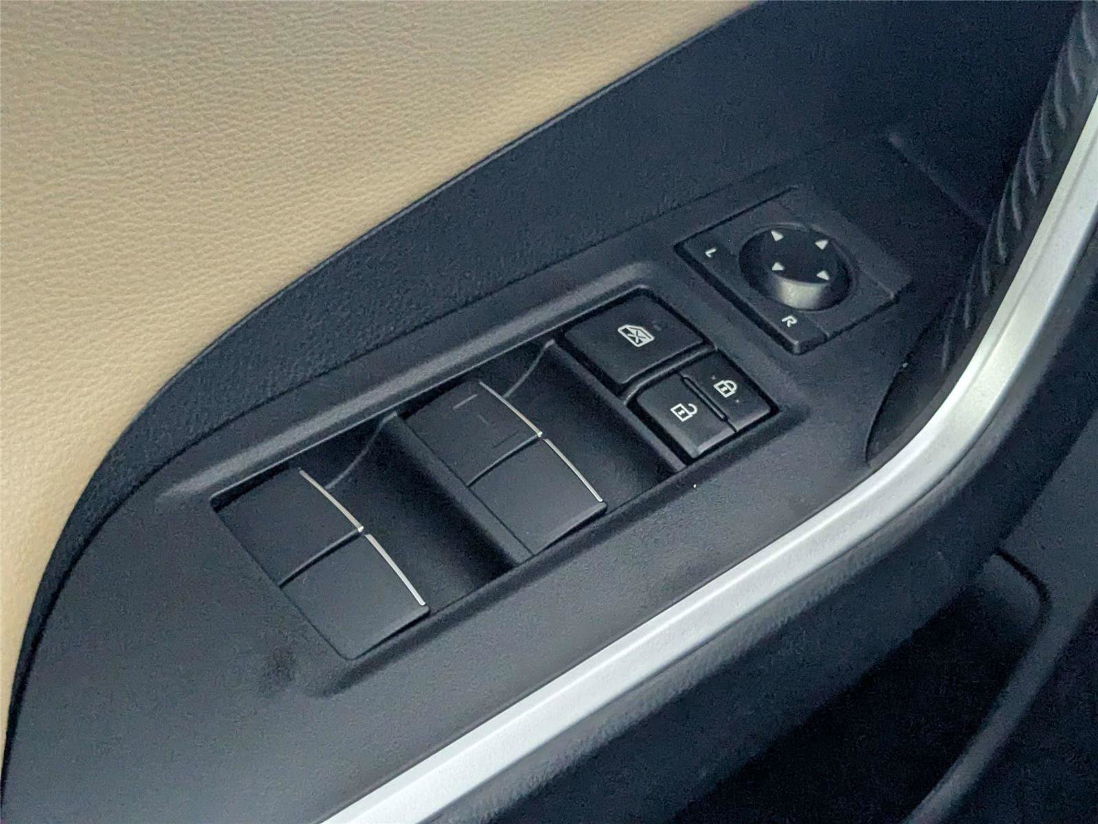 Used 2020 Toyota RAV4 Limited FWD image 17