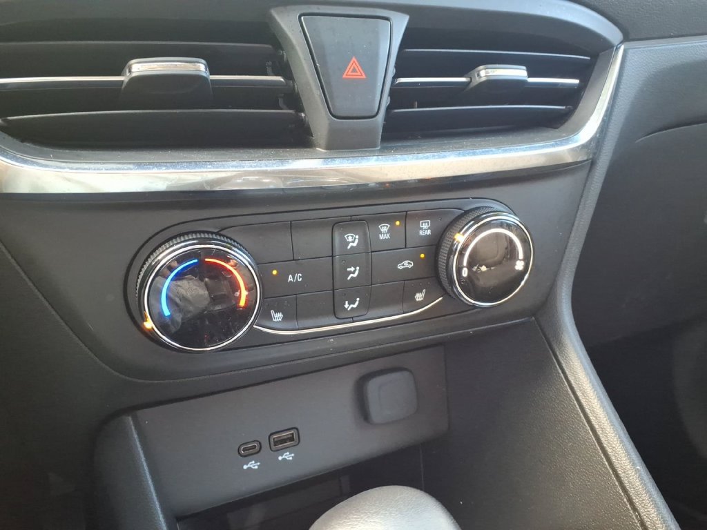 Used 2024 Buick Encore GX Preferred w/ Comfort Package AWD/4WD image 19
