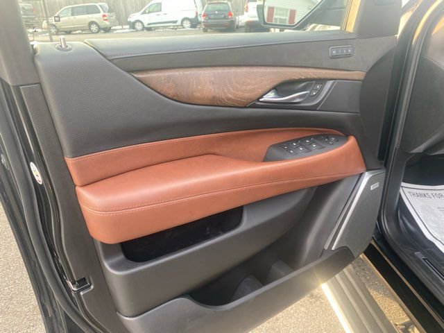 Used 2018 Cadillac Escalade Premium Luxury image 11