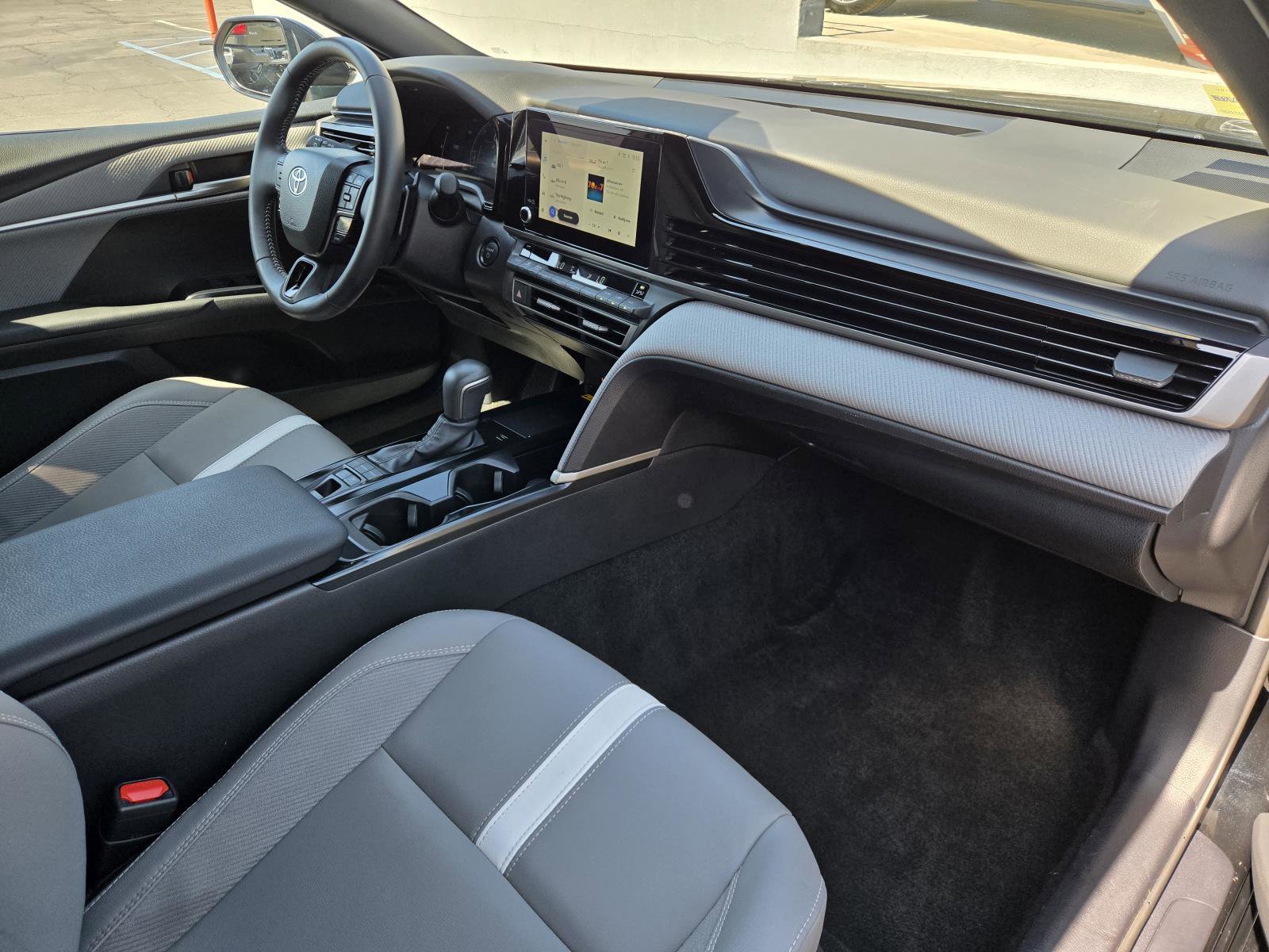 Used 2025 Toyota Camry SE w/ Convenience Package FWD image 30