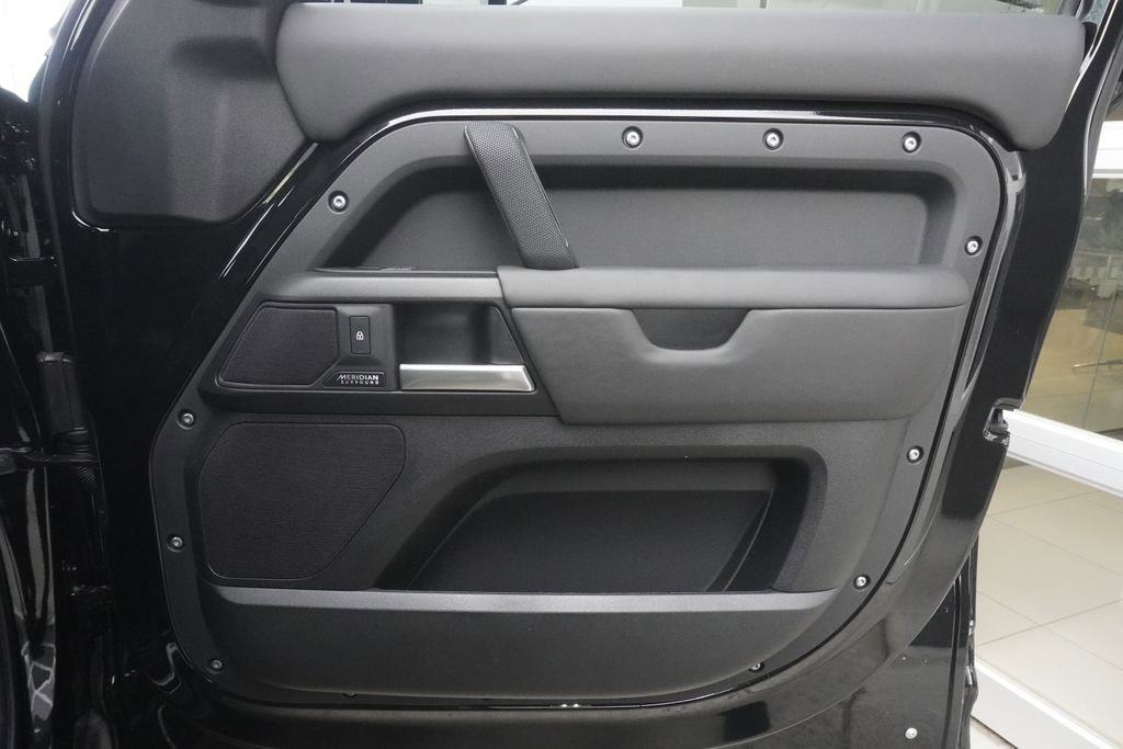 New 2026 Land Rover Defender 110 V8 image 21