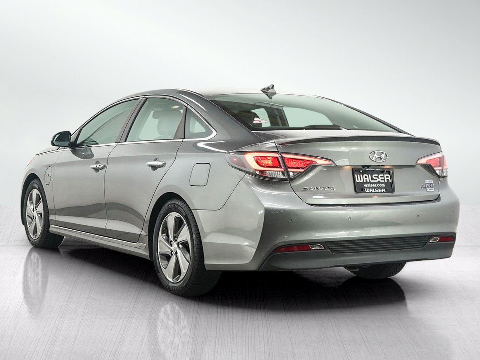 Used 2017 Hyundai Sonata Limited FWD image 3