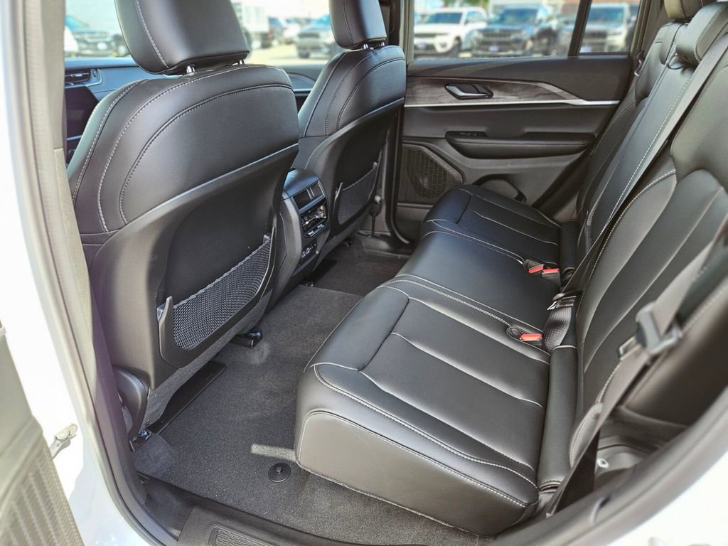 New 2025 Jeep Grand Cherokee Limited image 16