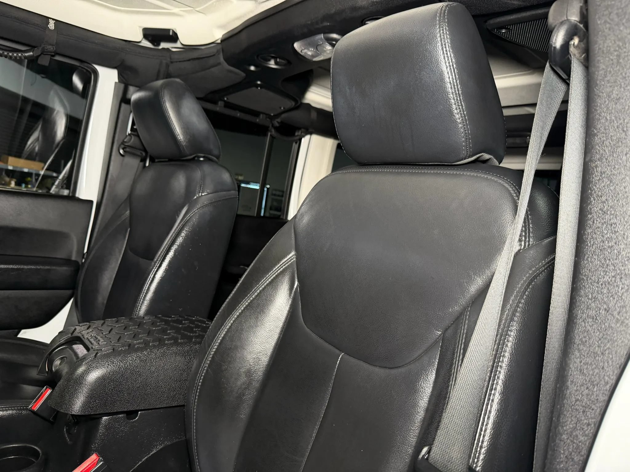 Used 2015 Jeep Wrangler Unlimited Sahara AWD/4WD image 11