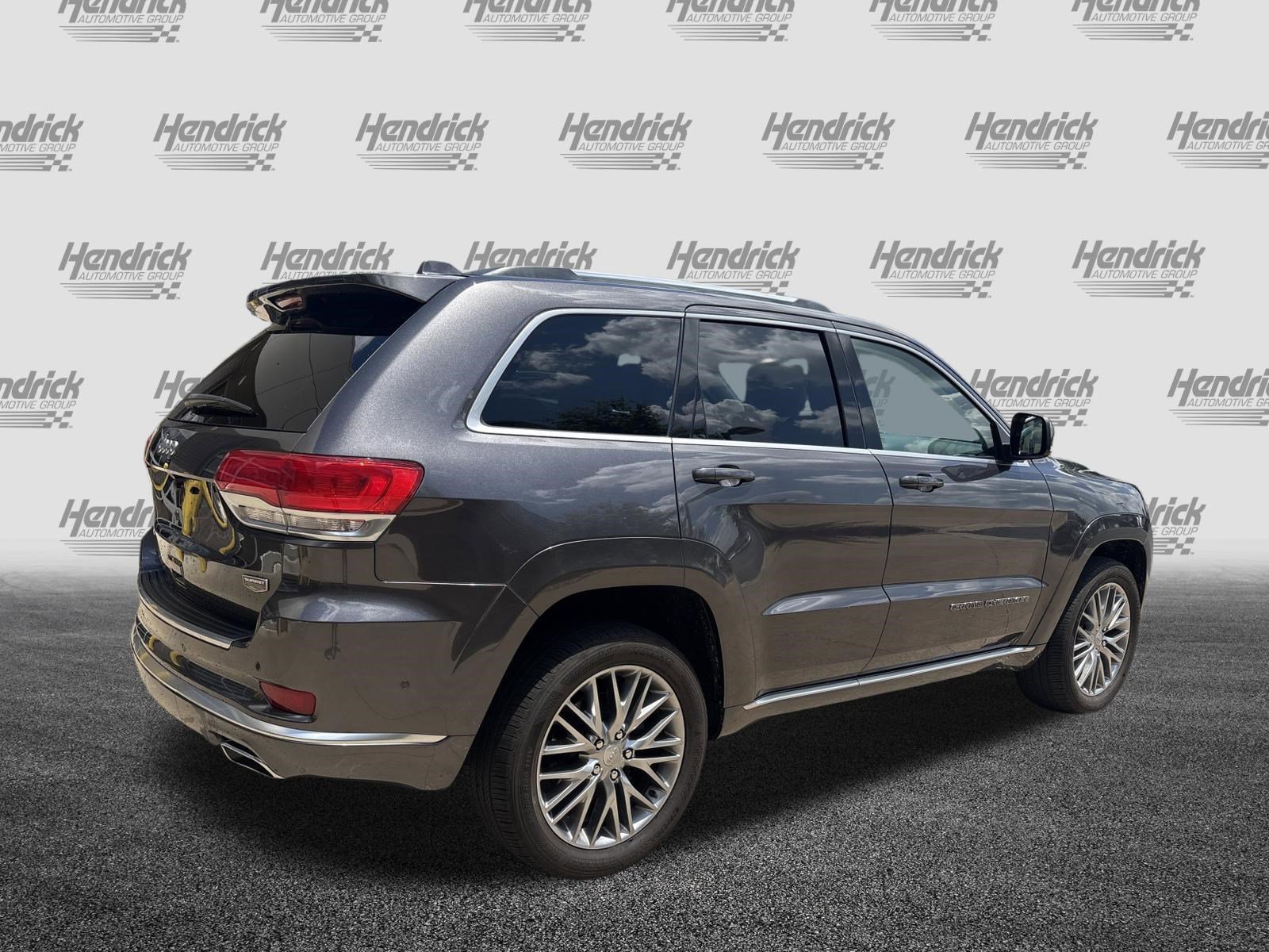 Used 2018 Jeep Grand Cherokee Summit AWD/4WD image 10
