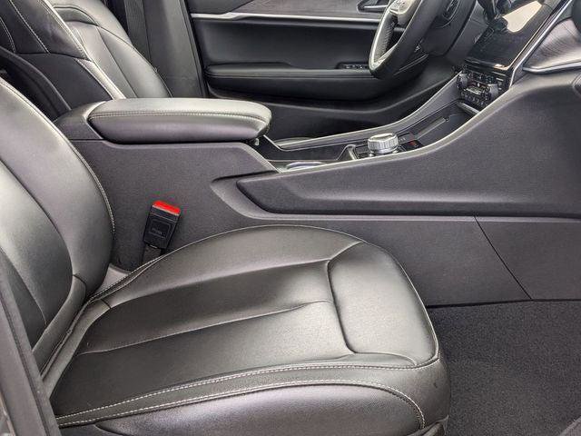 Certified 2024 Jeep Grand Cherokee Limited AWD/4WD image 32