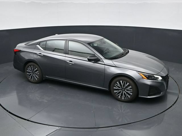 Used 2025 Nissan Altima 2.5 SV FWD image 30