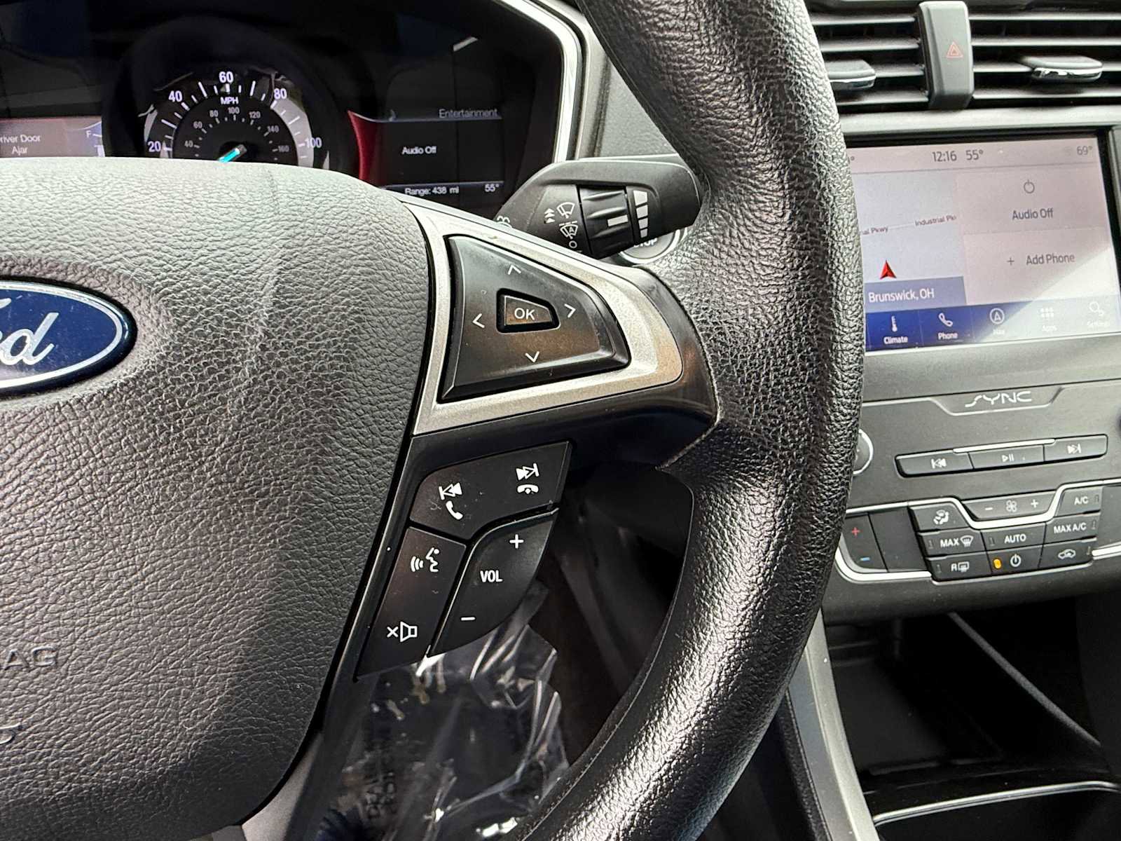 Used 2020 Ford Fusion SE FWD image 17
