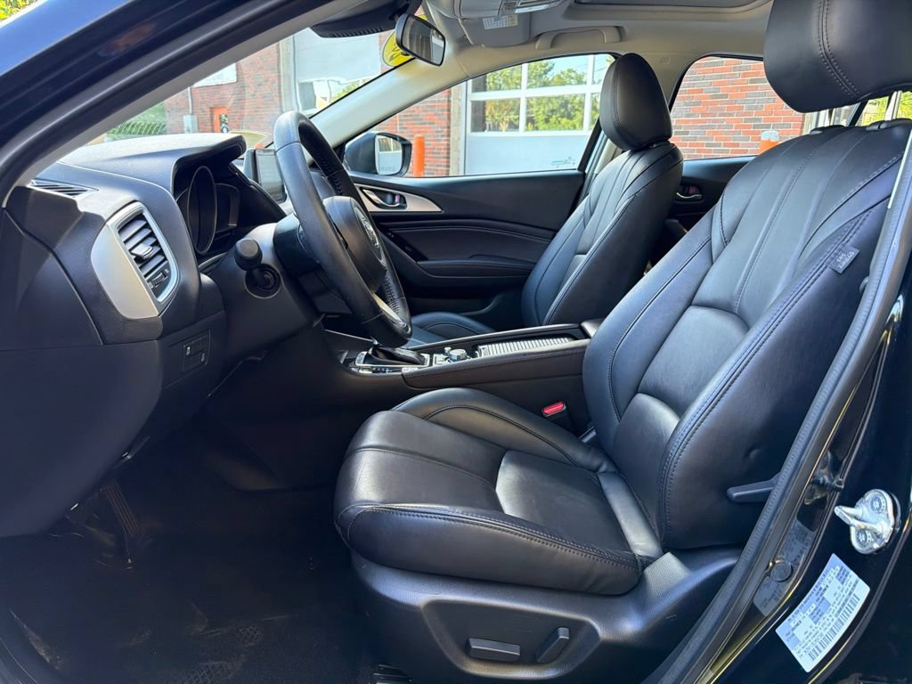 Used 2018 MAZDA MAZDA3 Touring FWD image 14