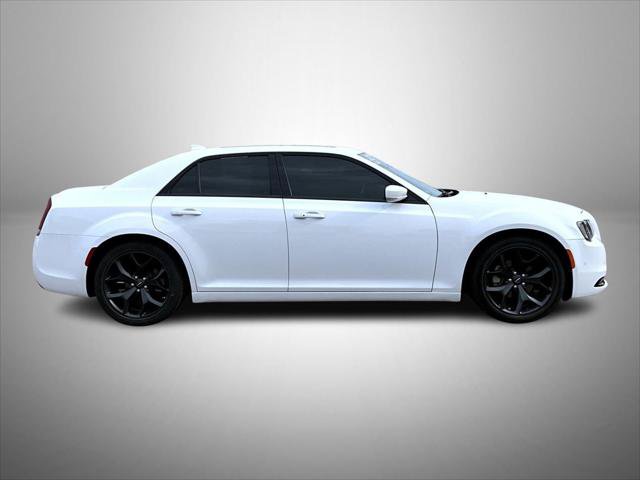 Certified 2022 Chrysler 300 S w/ Comfort Group RWD image 4