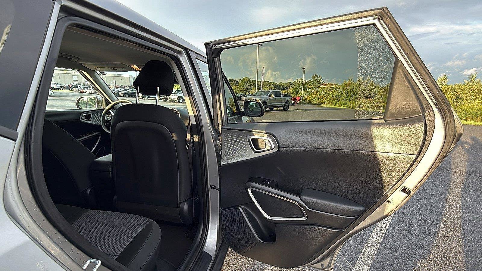 Used 2023 Kia Soul LX w/ Option Group 015 FWD image 16