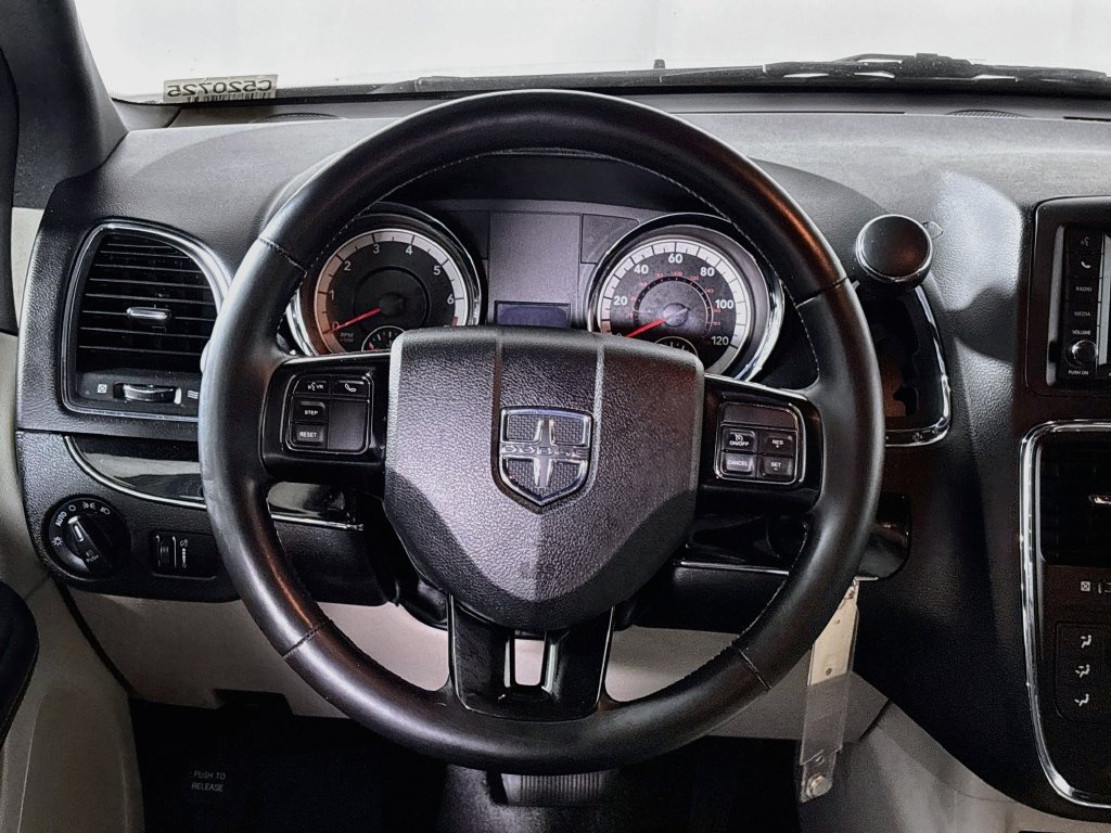 Used 2019 Dodge Grand Caravan SXT FWD image 13
