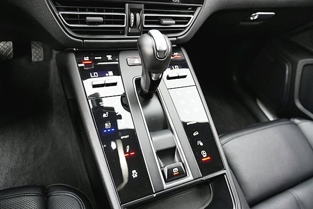 Used 2024 Porsche Macan S w/ Premium Plus Package AWD/4WD image 35