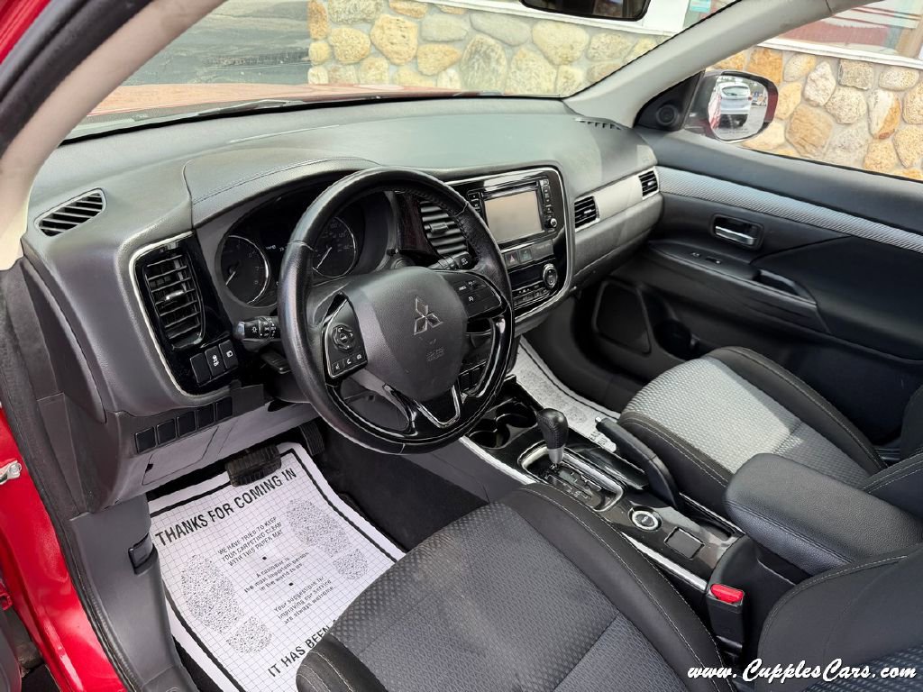 Used 2017 Mitsubishi Outlander ES AWD/4WD image 5
