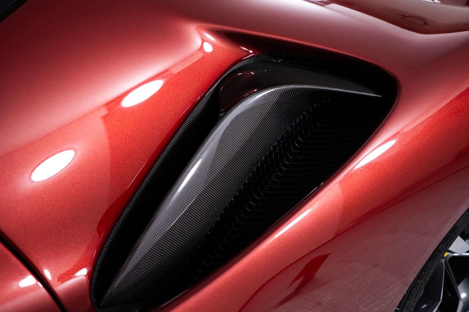 Used 2023 Ferrari SF90 Stradale AWD/4WD image 18