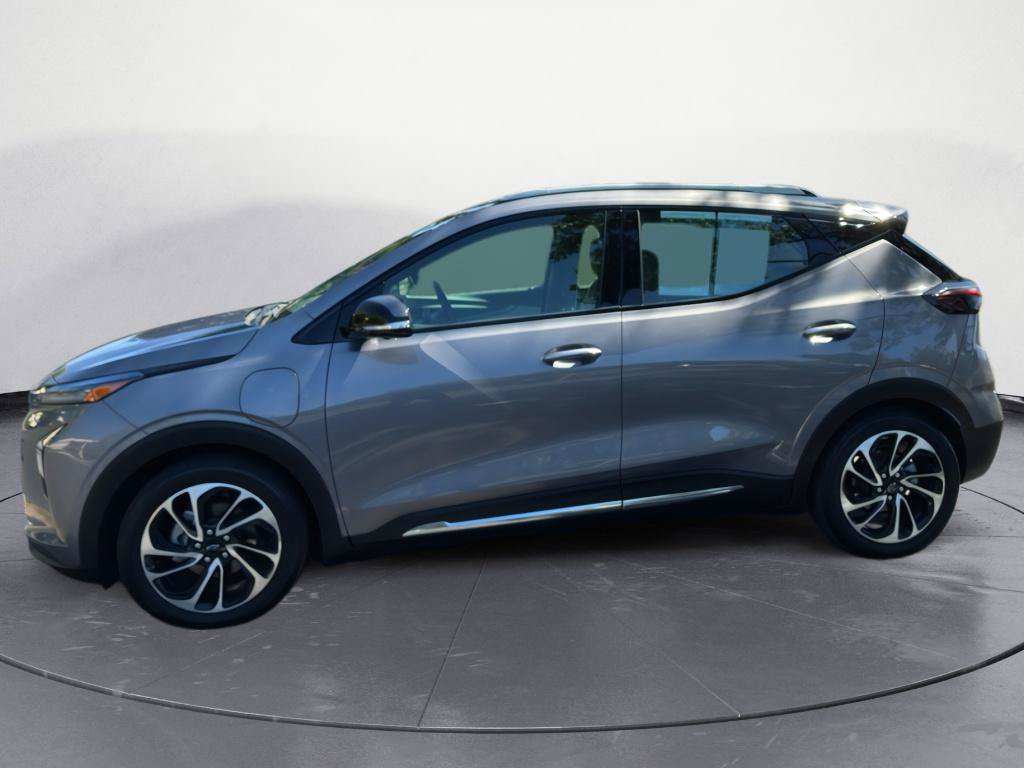 Used 2023 Chevrolet Bolt EUV Premier w/ Sun & Sound Package FWD image 4