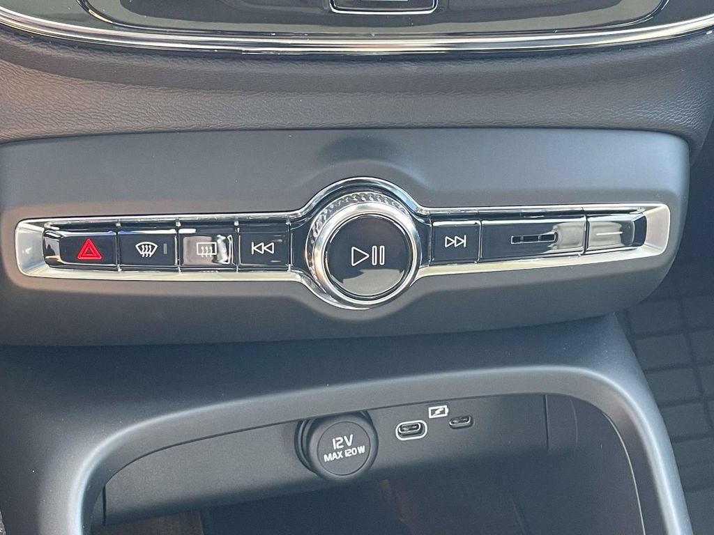 New 2026 Volvo XC40 B5 Plus w/ Climate Package AWD/4WD image 19