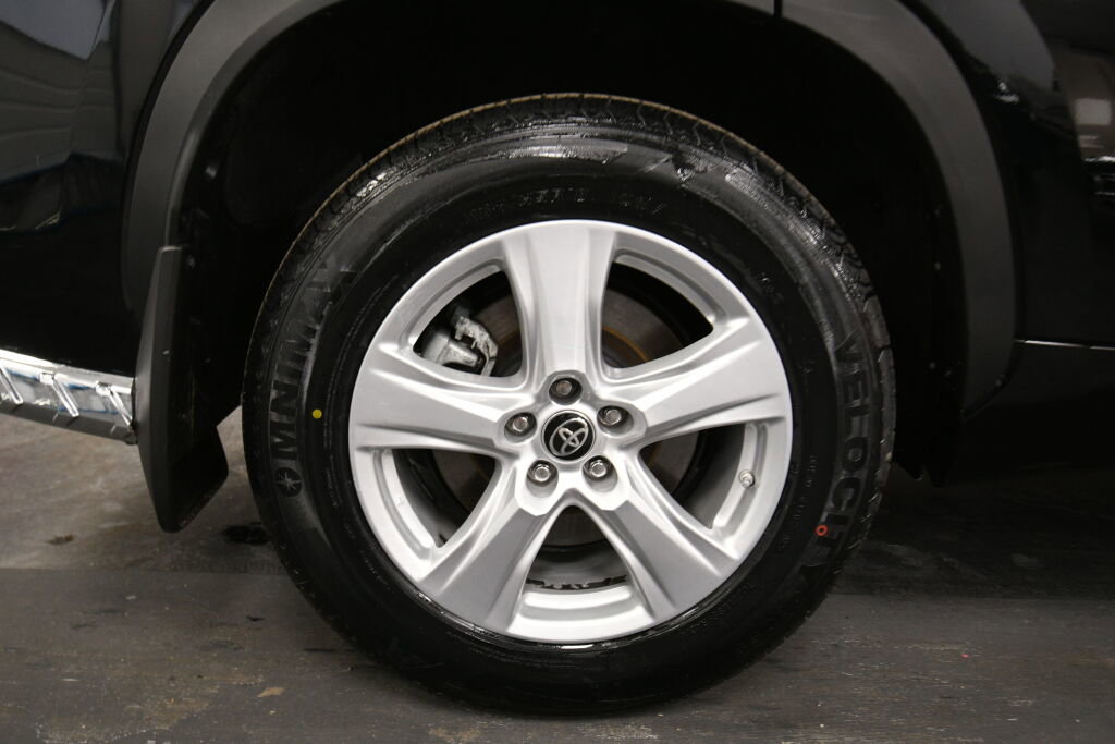 Certified 2023 Toyota Highlander L image 29