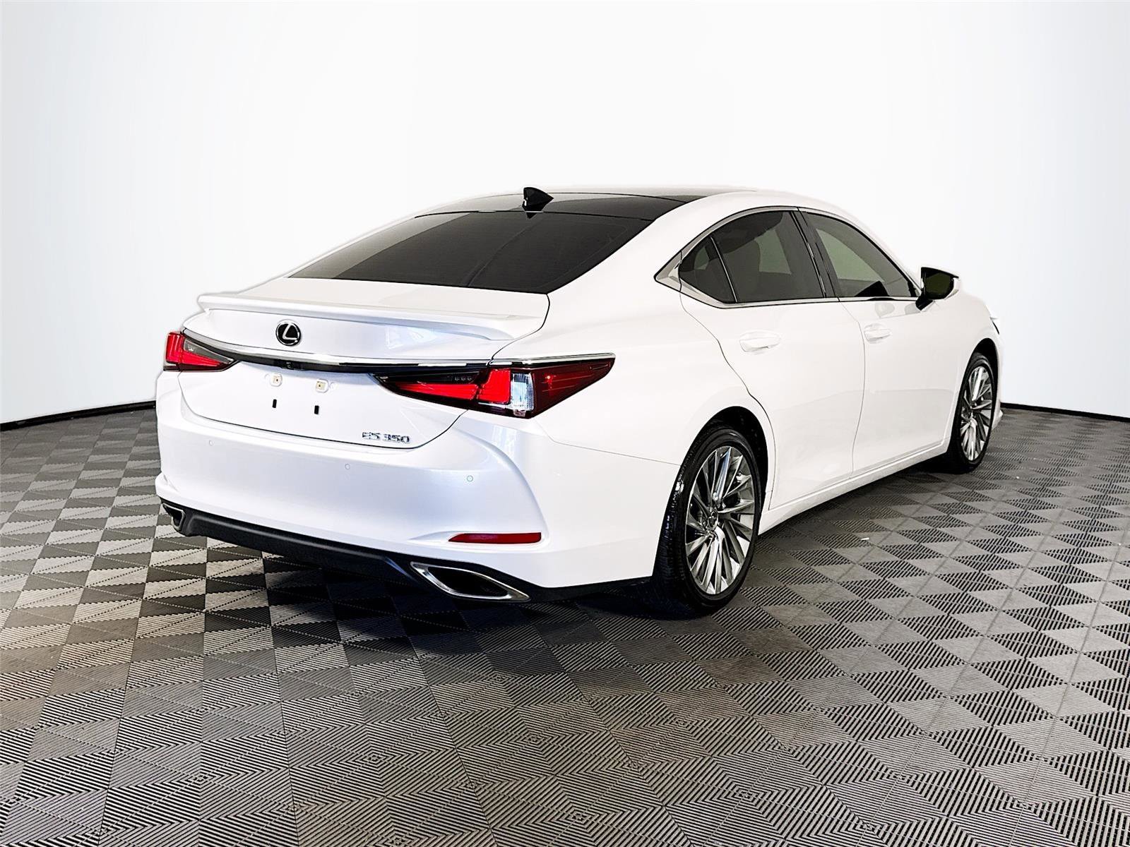 Used 2022 Lexus ES 350 Ultra Luxury w/ Accessory Package 2 FWD image 6