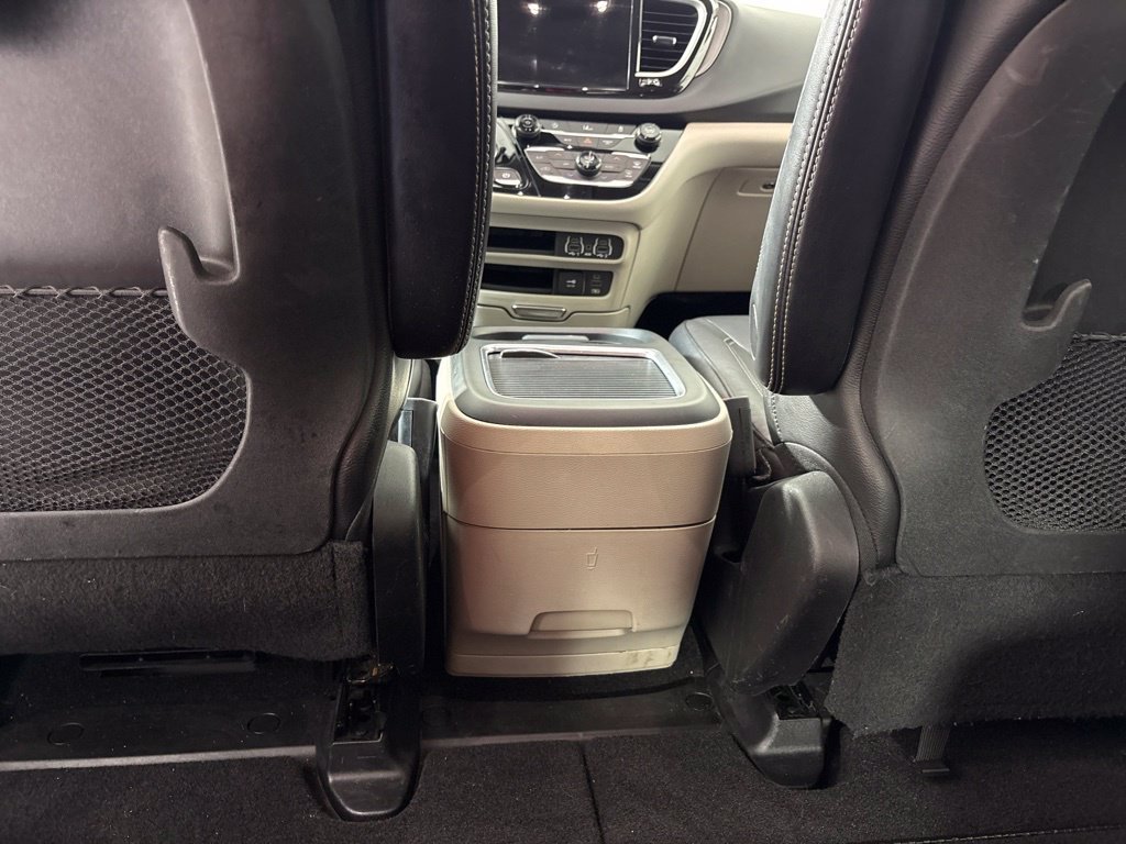 Used 2022 Chrysler Pacifica Touring-L FWD image 26