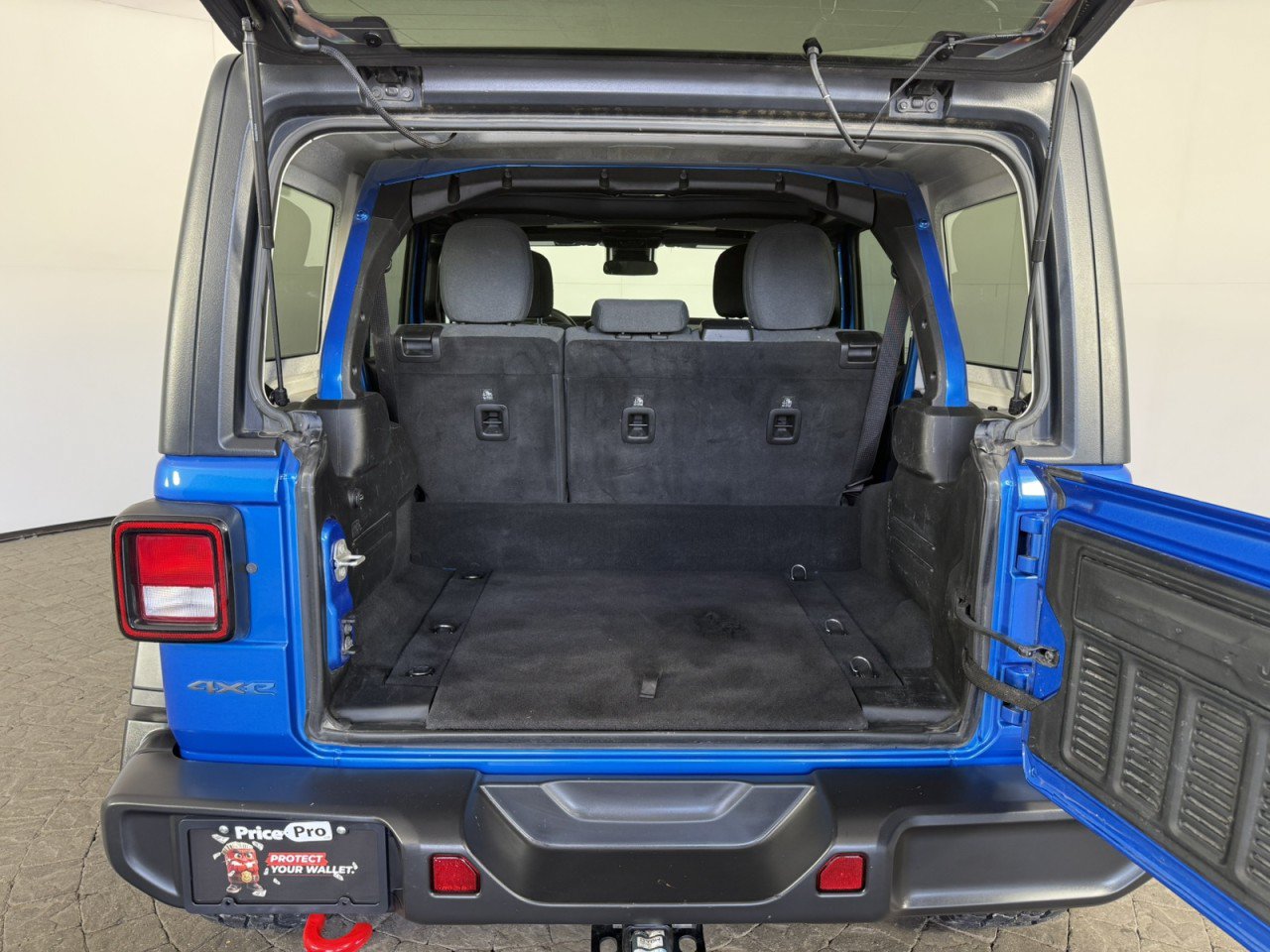 Used 2024 Jeep Wrangler Unlimited AWD/4WD image 7