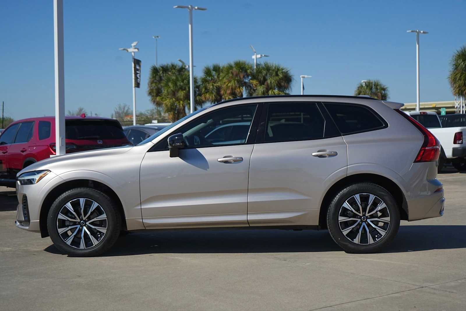 Used 2024 Volvo XC60 B5 Core w/ Protection Package Premier image 3